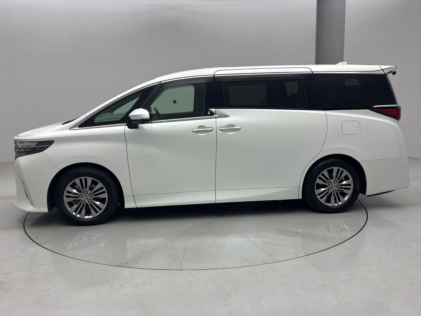 アルファード Z HEV 2.5L 2WD(7人乗り)｜トヨタ中古車のカーリース
