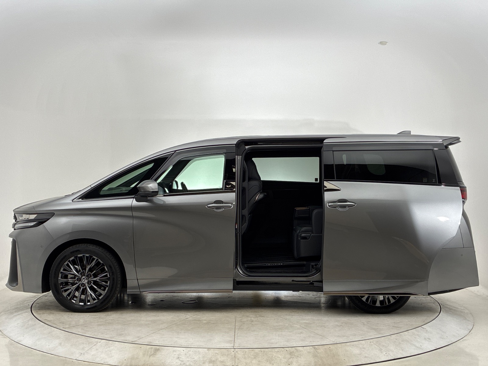 トヨタ ヴェルファイア Z Premier HEV 2.5L 2WD(7人乗り) ハイブリッド