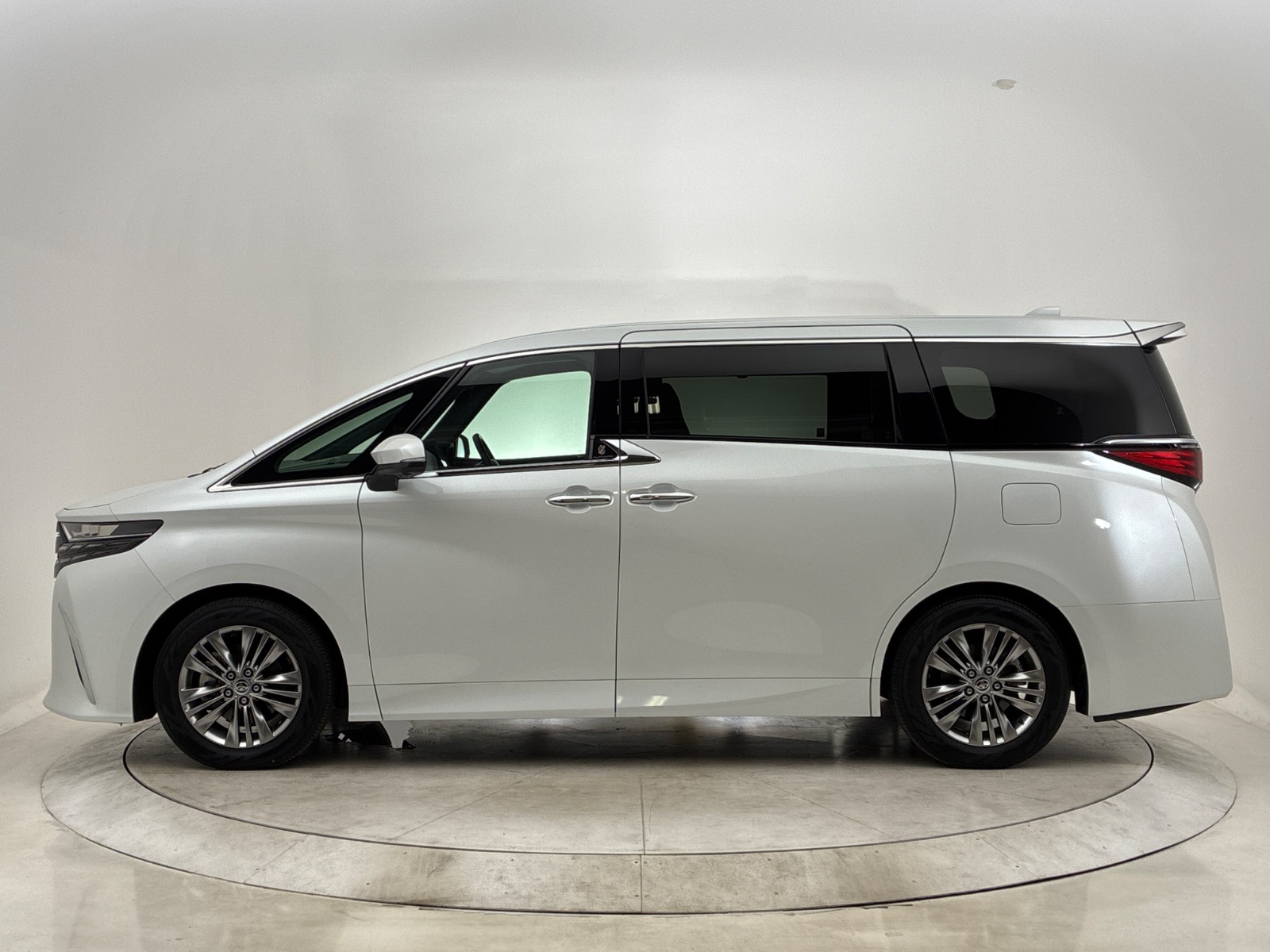 トヨタ アルファード Z HEV 2.5L 2WD(7人乗り) ハイブリッド 2024年式