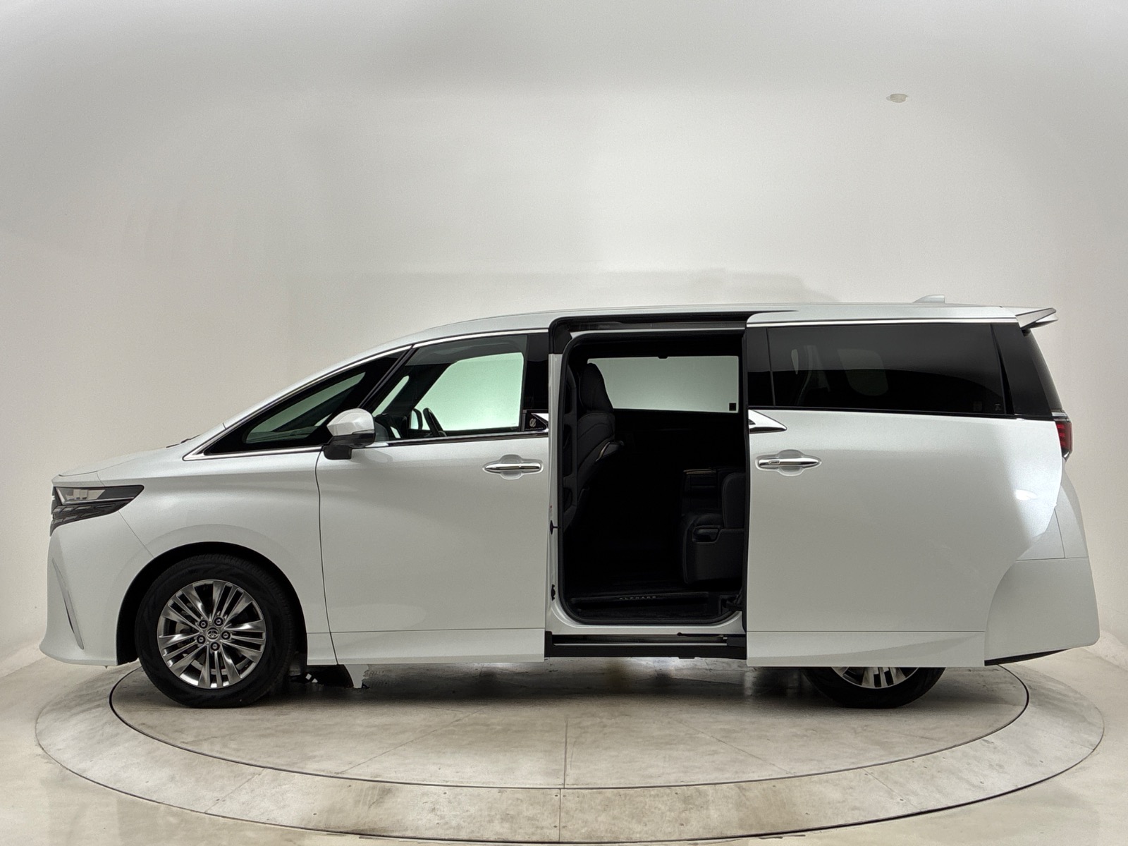 トヨタ アルファード Z HEV 2.5L 2WD(7人乗り) ハイブリッド 2024年式