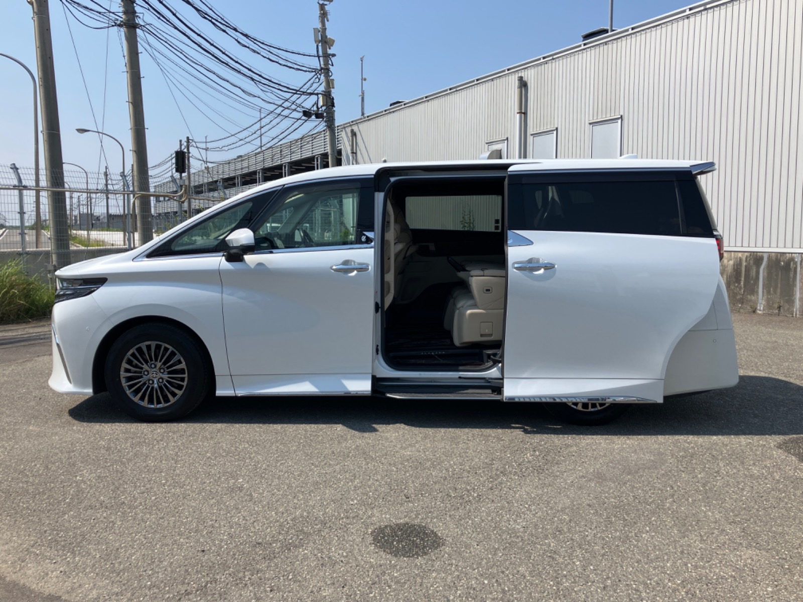 トヨタ アルファード Executive Lounge HEV 2.5L 4WD(7人乗り