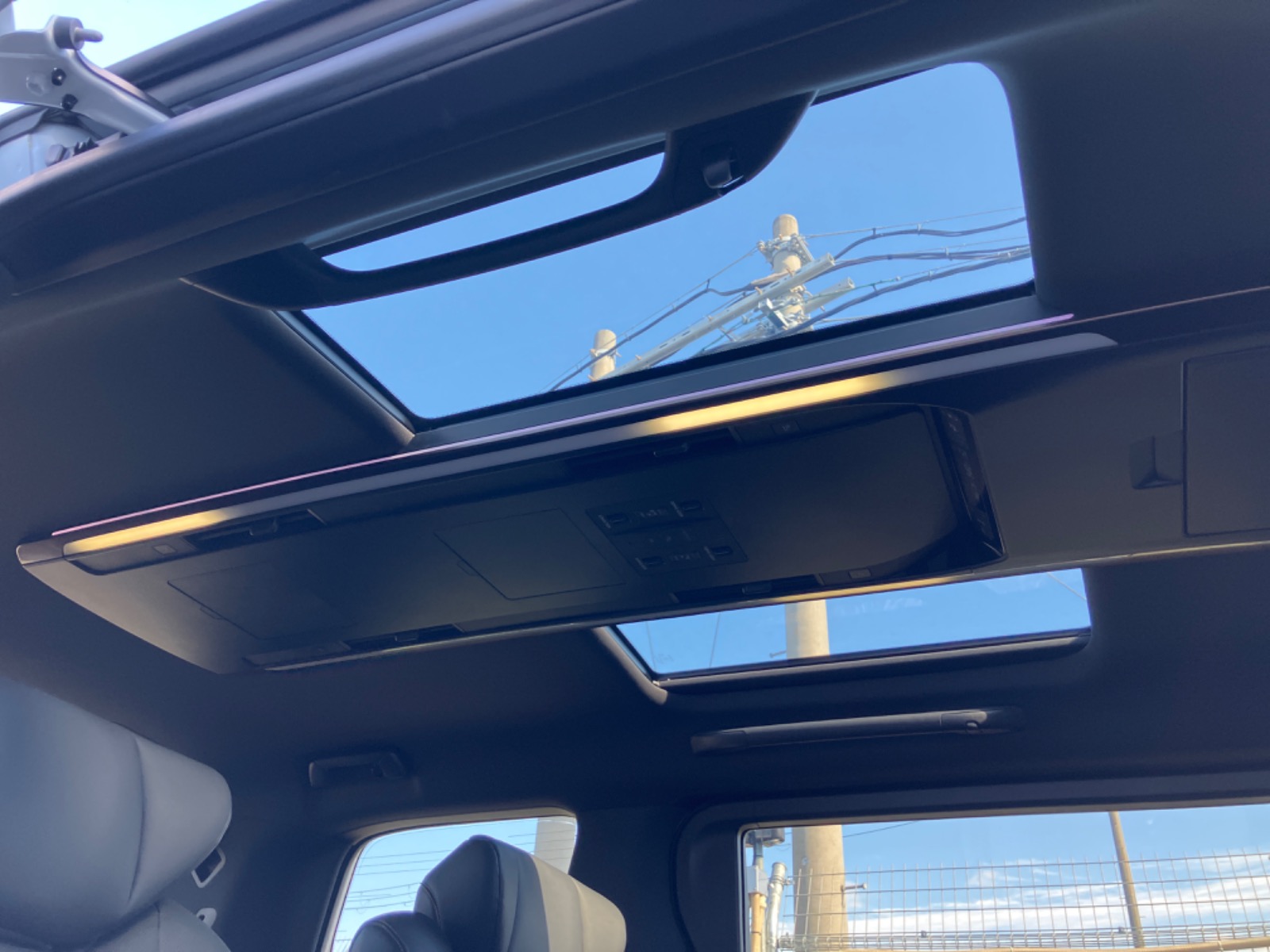 外装　カット屋根　サンルーフ付き　実働 トヨタ アルファード Z HEV 2.5L 4WD(7人乗り) ハイブリッド 2024年式