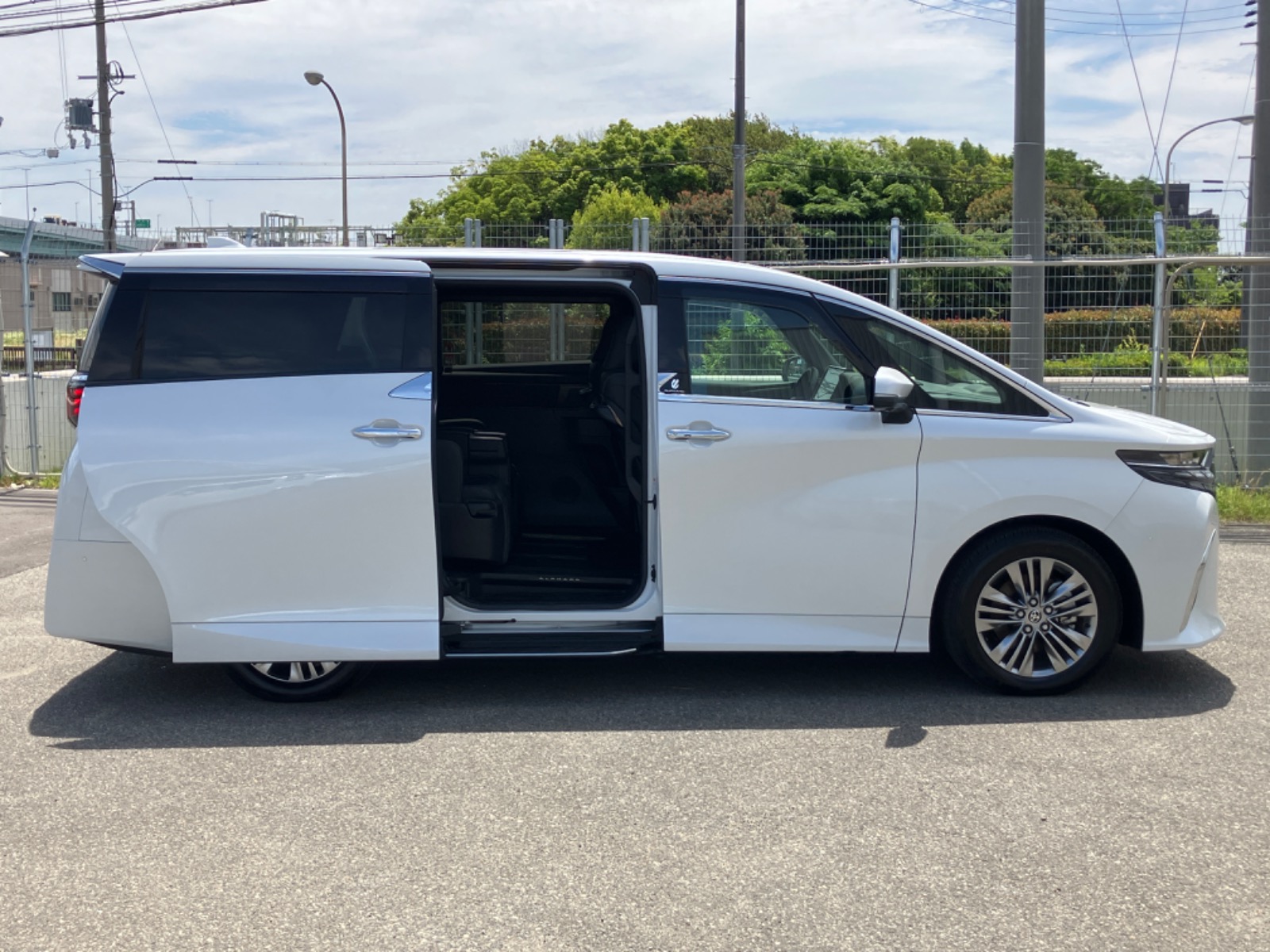 トヨタ アルファード Z HEV 2.5L 4WD(7人乗り) ハイブリッド