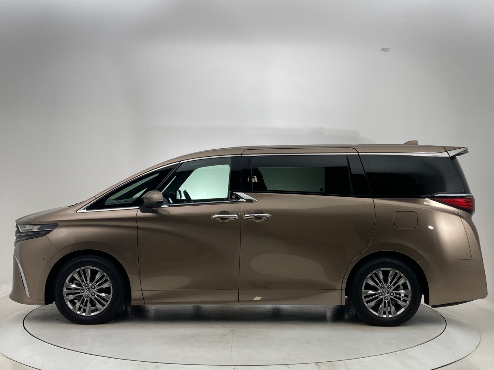トヨタ アルファード Z HEV 2.5L 4WD(7人乗り) ハイブリッド