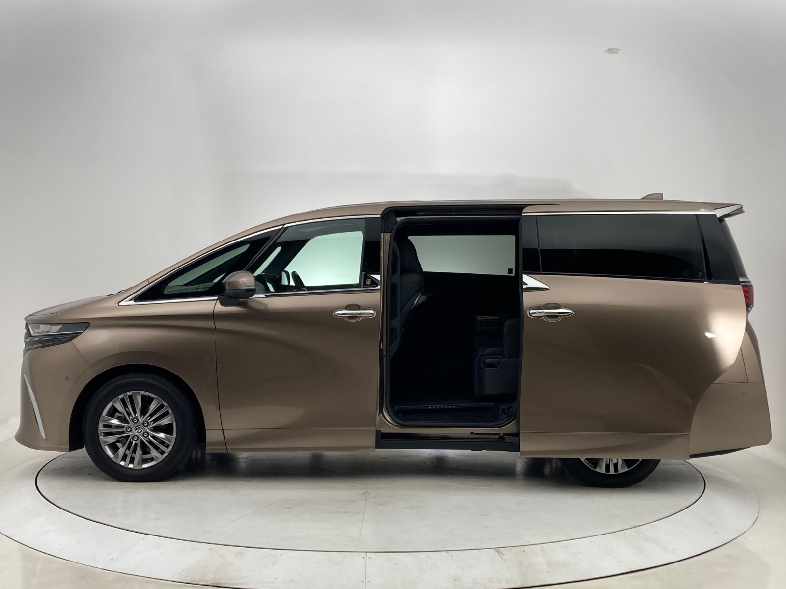 トヨタ アルファード Z HEV 2.5L 4WD(7人乗り) ハイブリッド
