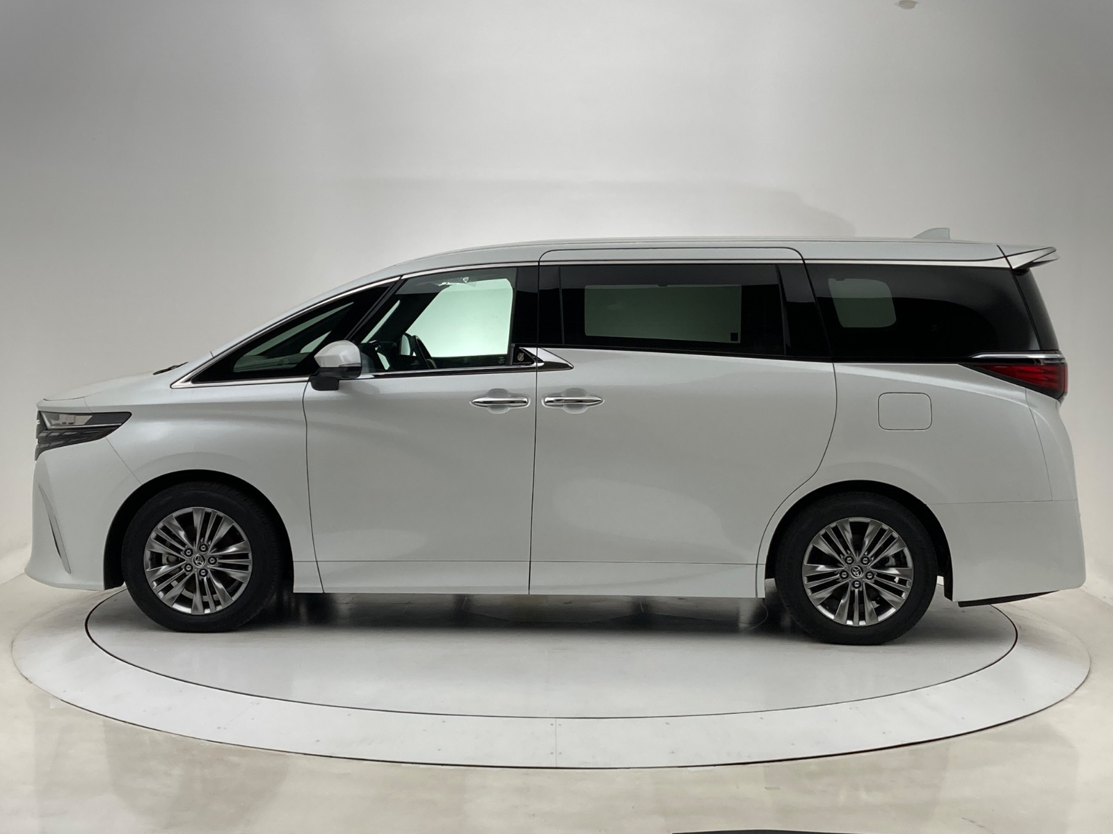 トヨタ アルファード Z HEV 2.5L 4WD(7人乗り) ハイブリッド