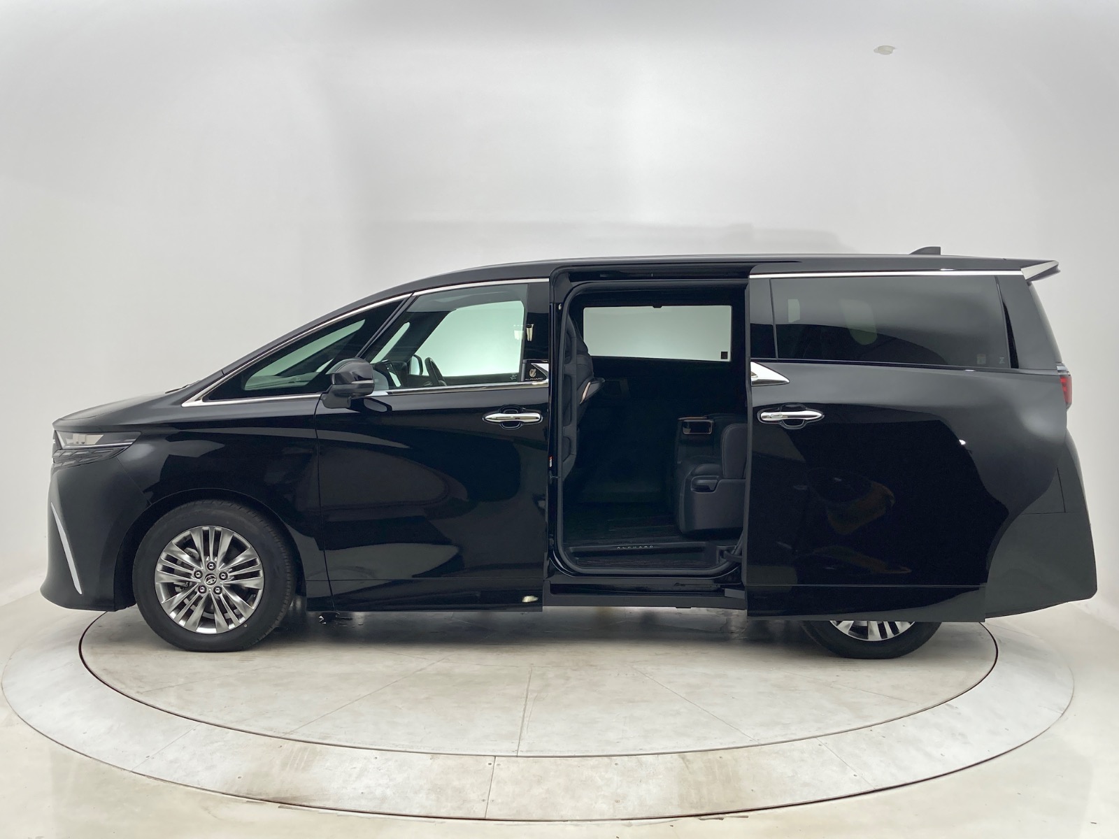 トヨタ アルファード Z HEV 2.5L 4WD(7人乗り) ハイブリッド 2025年式