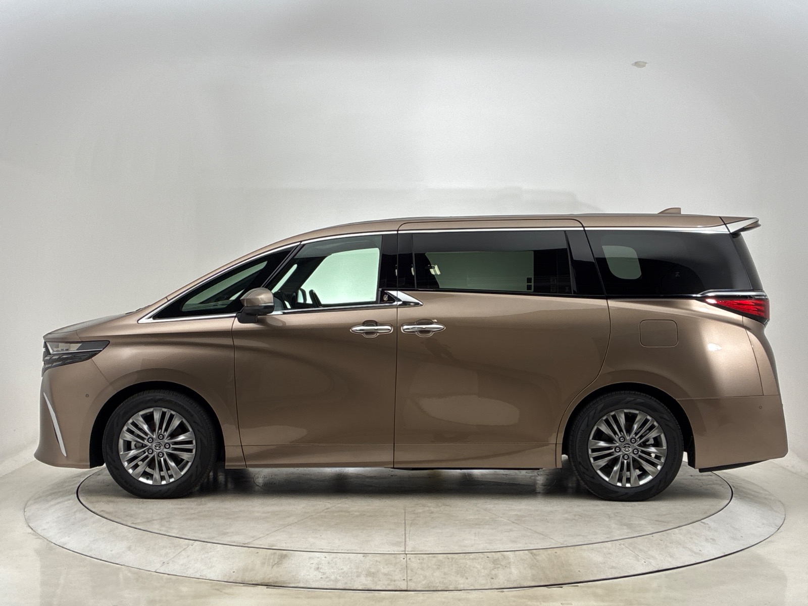 トヨタ アルファード Z HEV 2.5L 4WD(7人乗り) ハイブリッド 2025年式