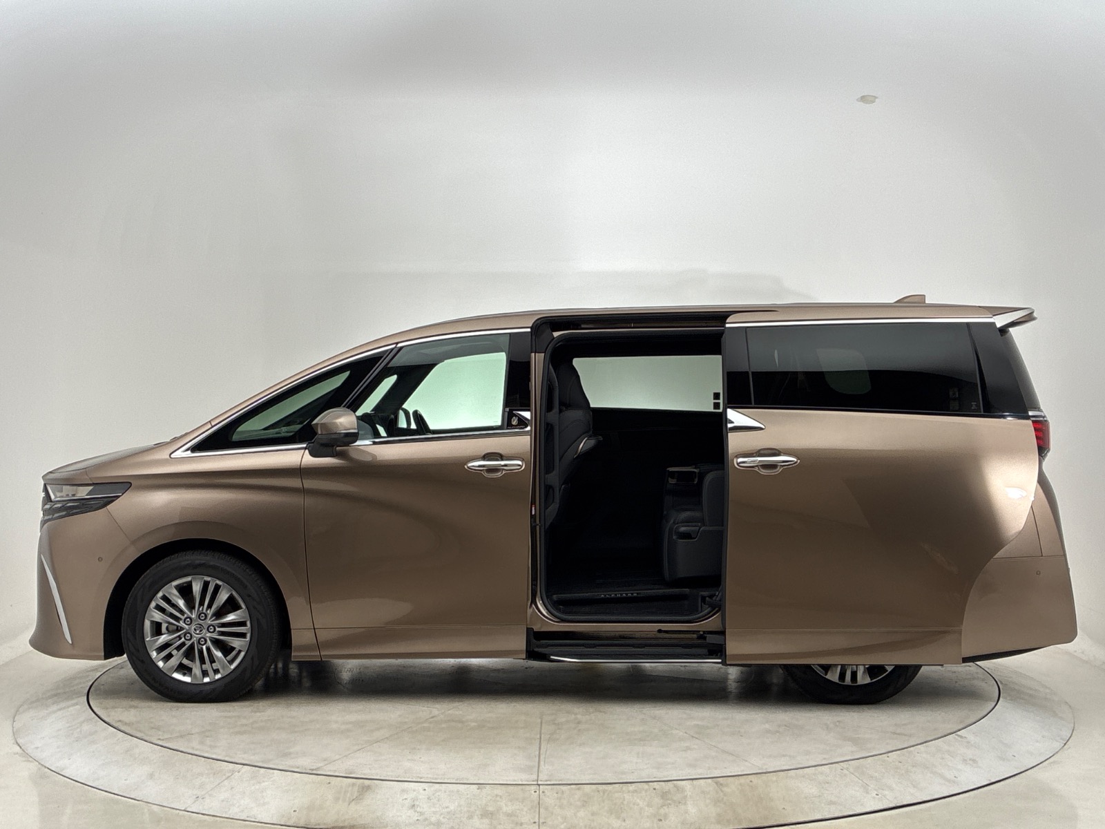 トヨタ アルファード Z HEV 2.5L 4WD(7人乗り) ハイブリッド 2025年式