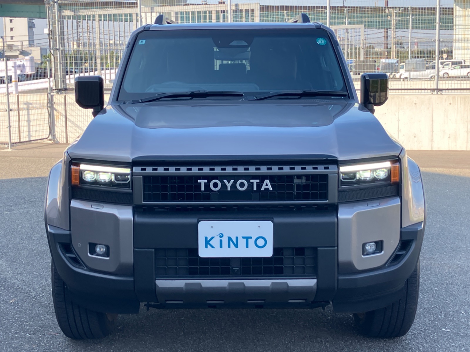 トヨタ ランドクルーザー ZX DSL 2.8L 4WD(7人乗り) ※モノトーン