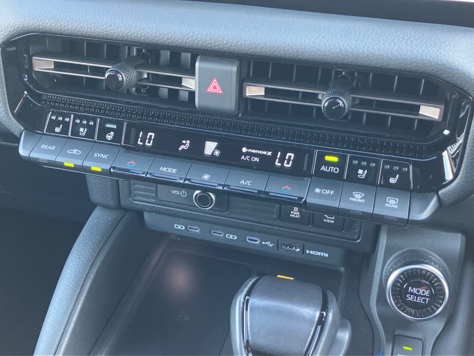 トヨタ ランドクルーザー ZX DSL 2.8L 4WD(7人乗り) ※ツートーン