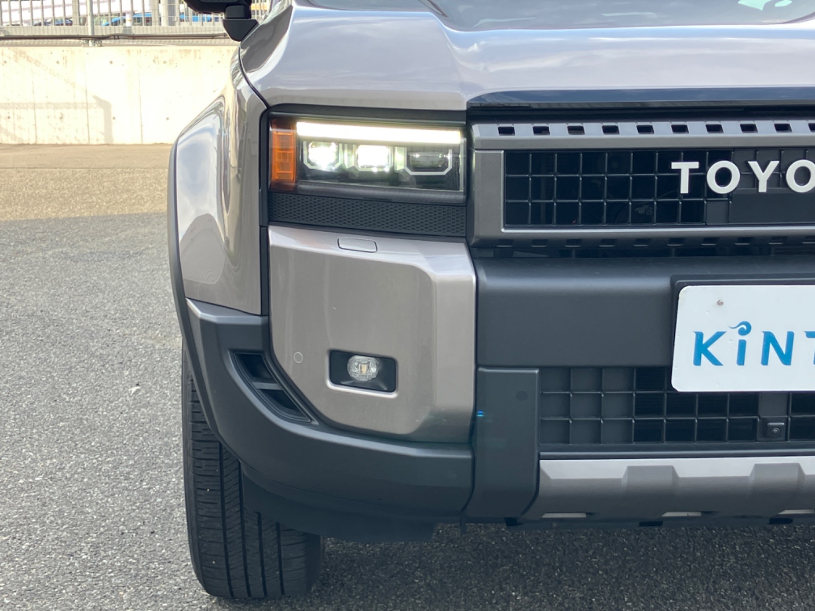トヨタ ランドクルーザー ZX DSL 2.8L 4WD(7人乗り) ※モノトーン仕様車