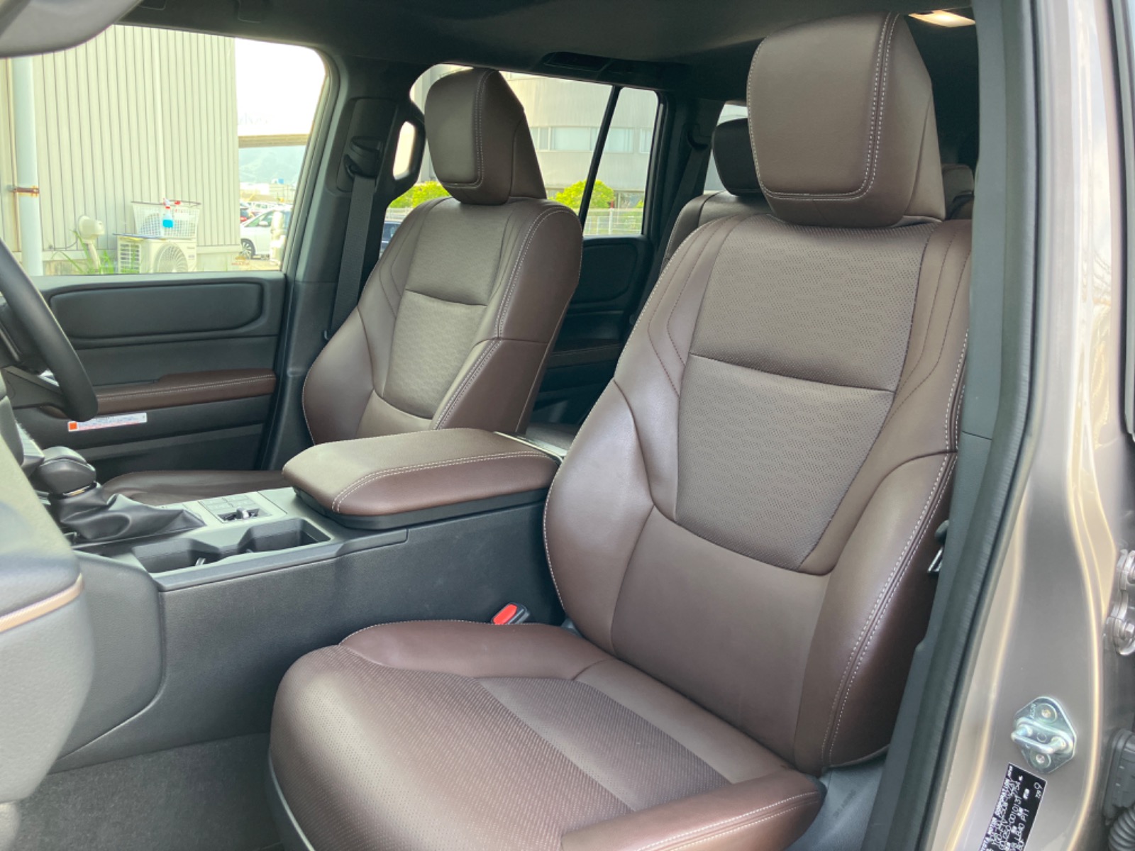 トヨタ ランドクルーザー ZX DSL 2.8L 4WD(7人乗り) ※モノトーン仕様車