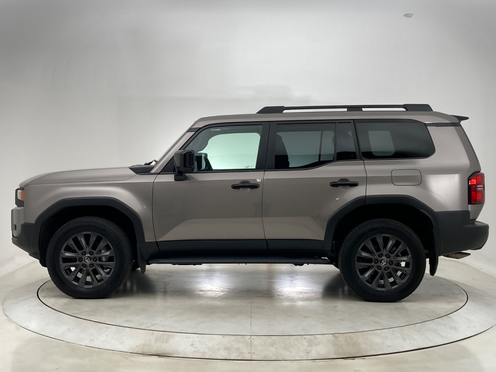 トヨタ ランドクルーザー ZX DSL 2.8L 4WD(7人乗り) ※モノトーン仕様車