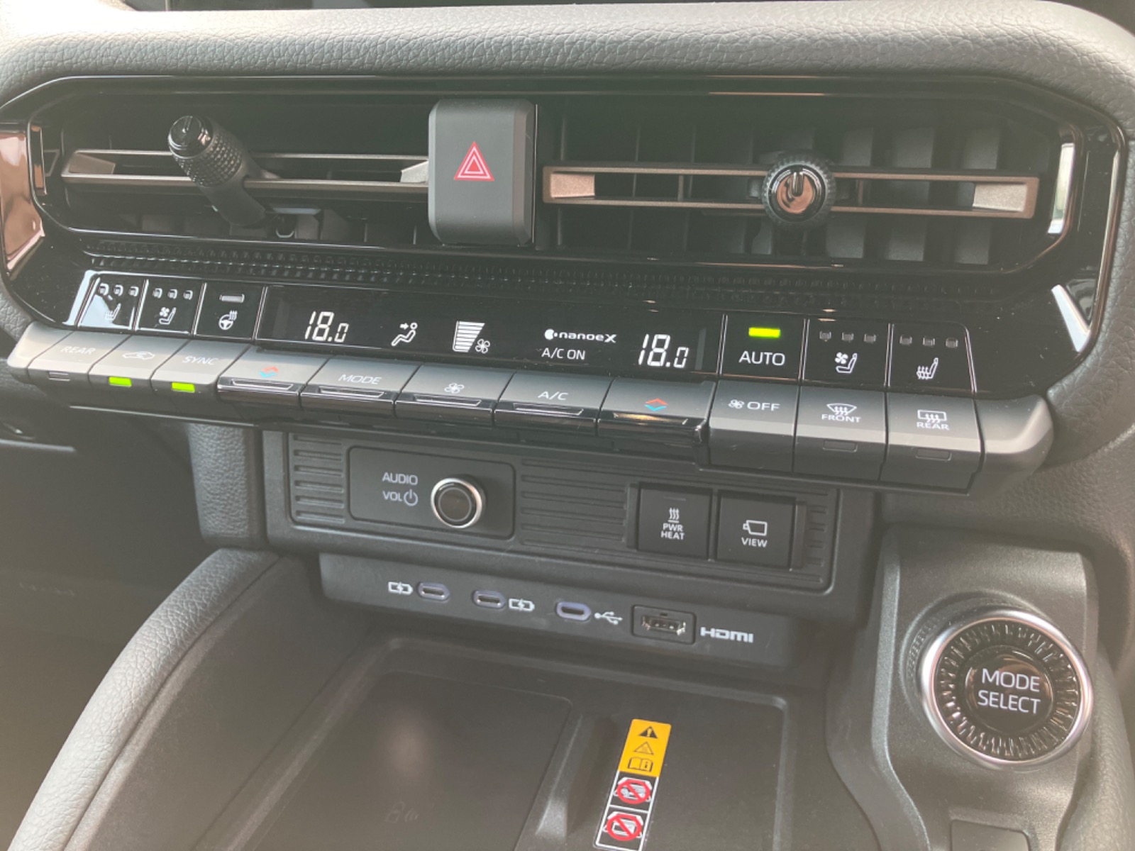 トヨタ ランドクルーザー ZX DSL 2.8L 4WD(7人乗り) ※モノトーン仕様車