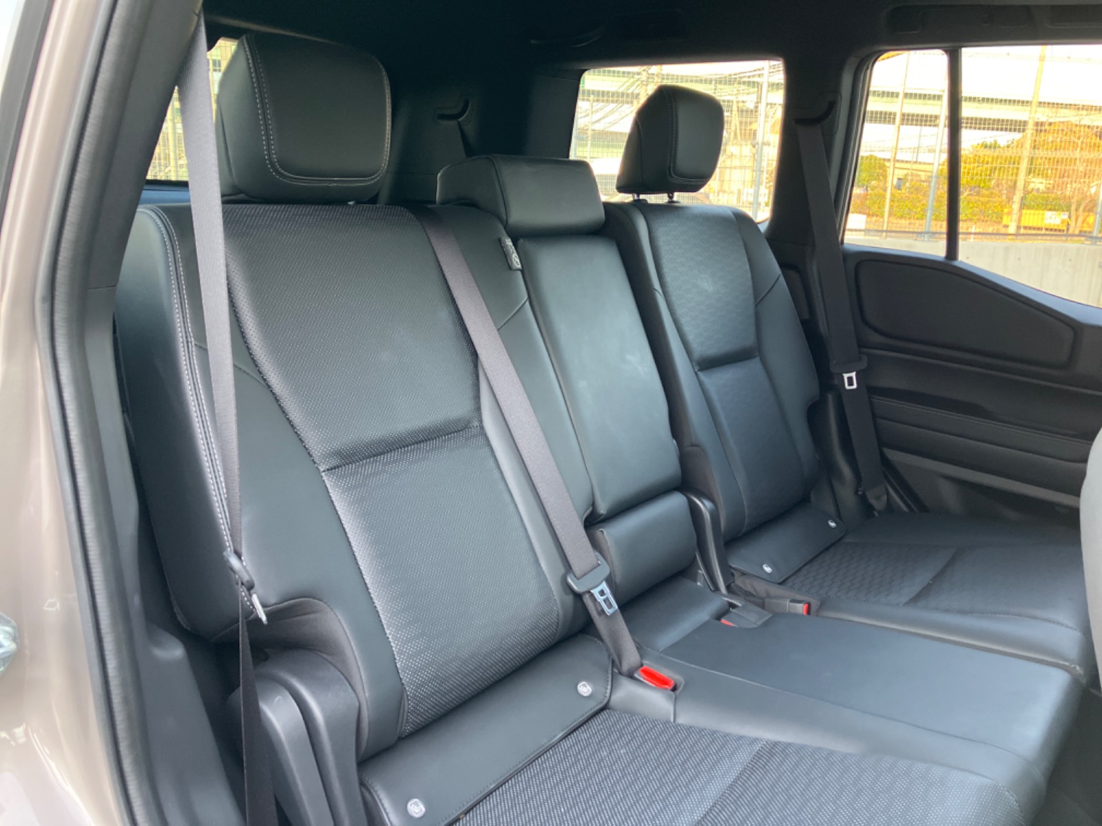 トヨタ ランドクルーザー VX DSL 2.8L 4WD(7人乗り) ※丸目型ヘッド