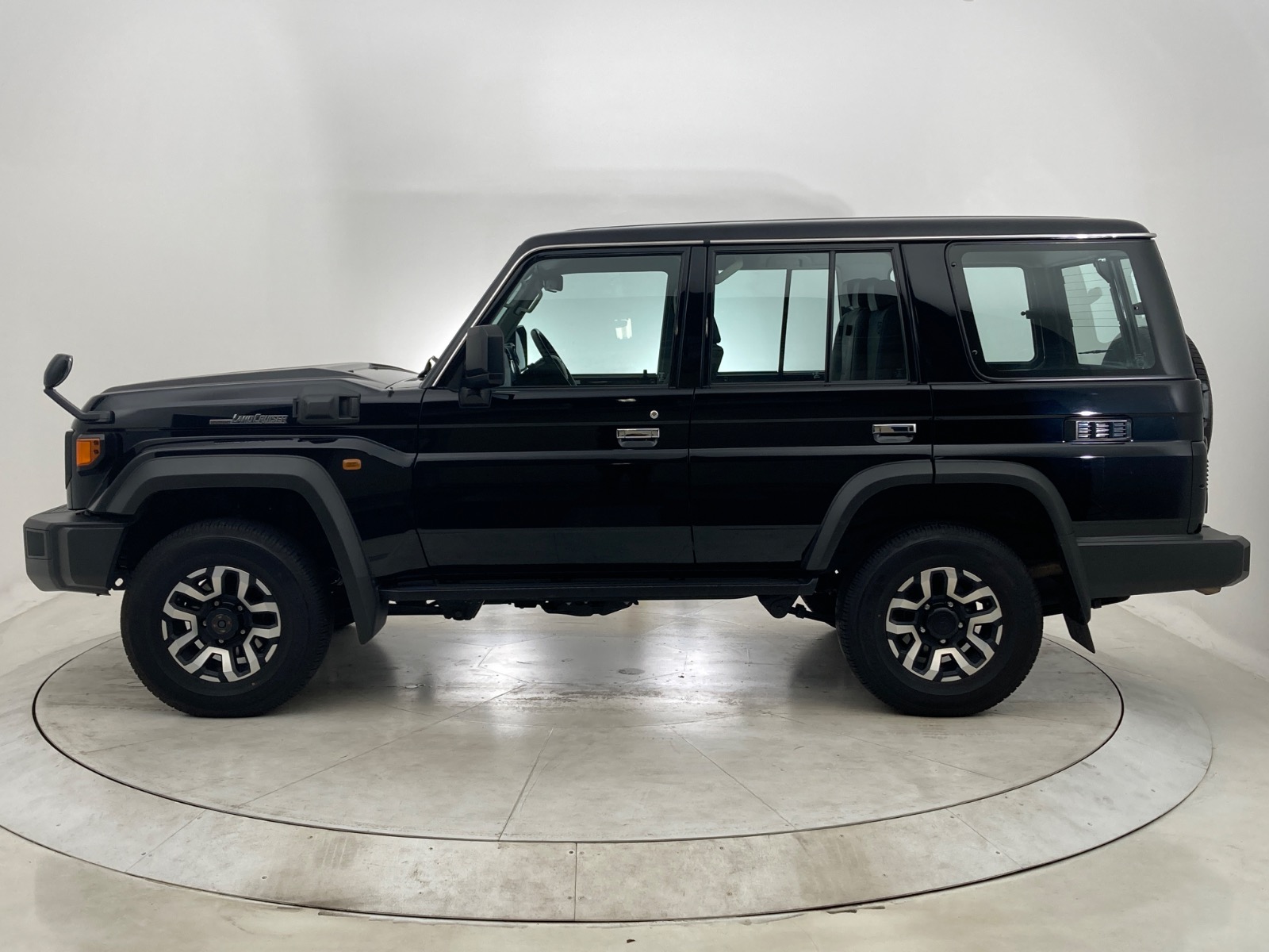 トヨタ ランドクルーザー AX DSL 2.8L+ターボ 4WD(5人乗り) ディーゼル