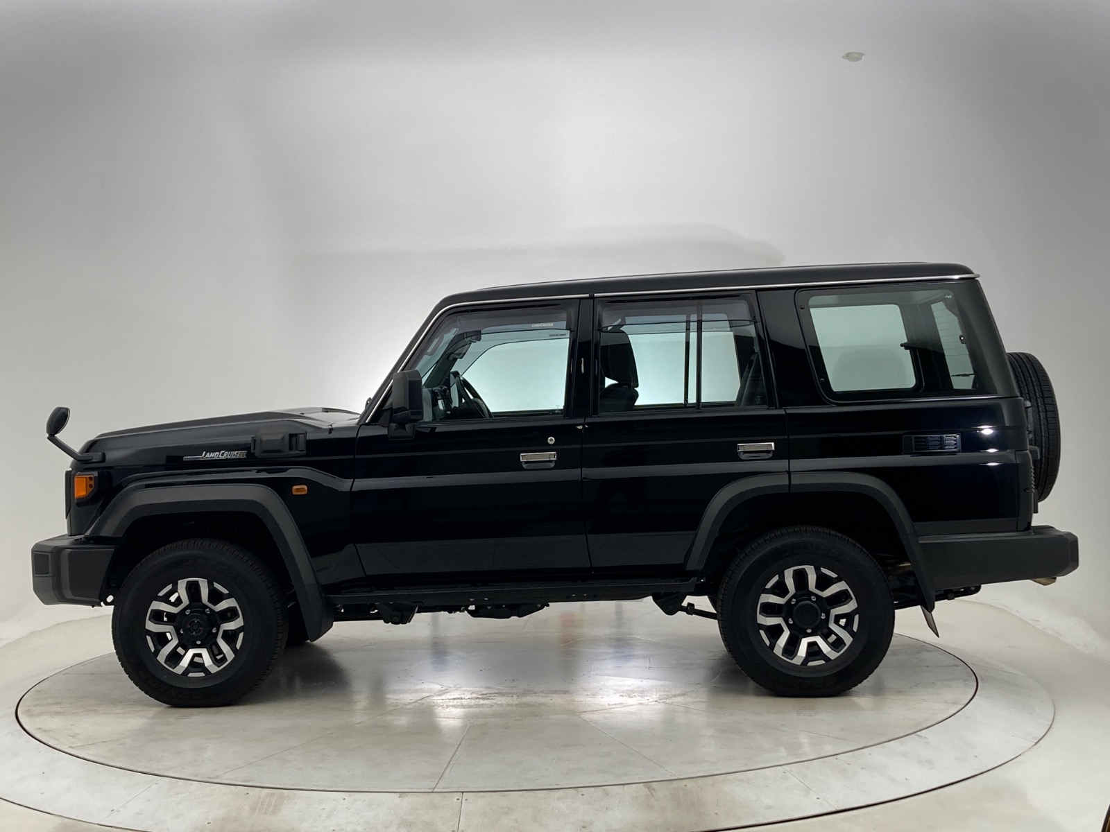 ふみ。 トヨタ ランドクルーザー AX DSL 2.8L+ターボ 4WD(5人乗り) ディーゼル