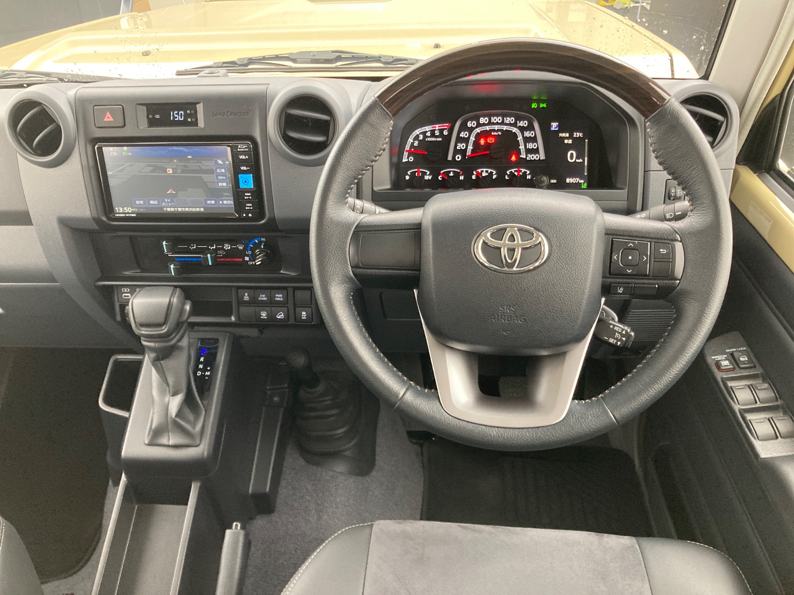 トヨタ ランドクルーザー AX DSL 2.8L+ターボ 4WD(5人乗り