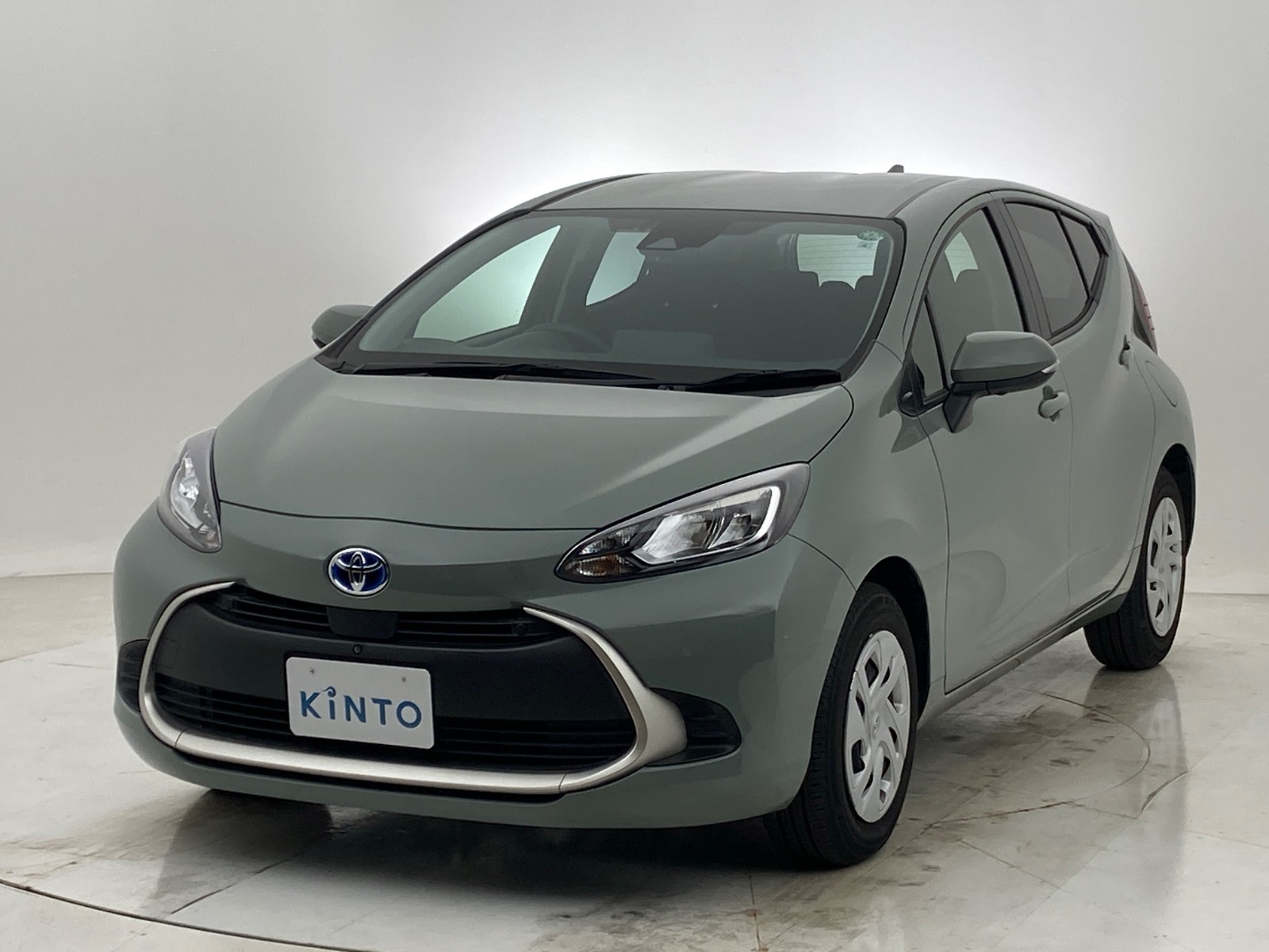 トヨタ アクア G HEV 1.5L 2WD(5人乗り) ハイブリッド 2023年式 アーバンカーキ [1244]の詳細｜【KINTO  ONE(中古車)】トヨタの中古車サブスク（フルサービスリース）