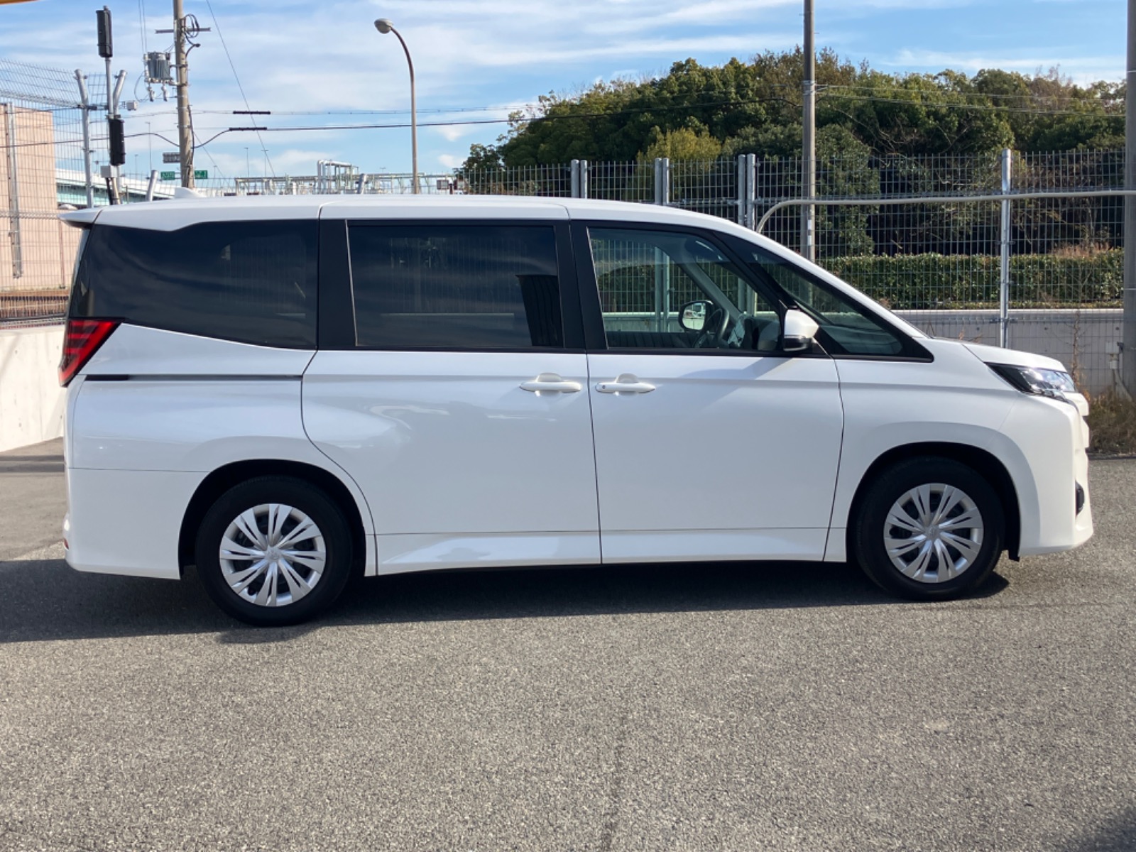 トヨタ ノア X GAS 2.0L 2WD(7人乗り) ガソリン 2022年式 ホワイト