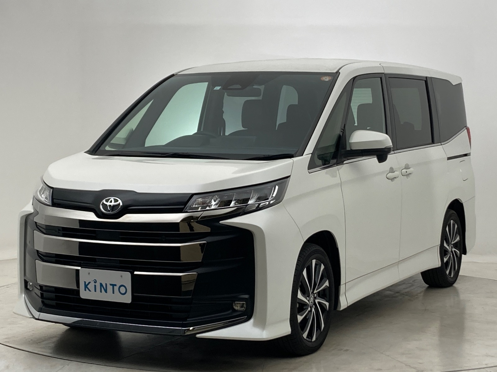 トヨタ ノア S-Z GAS 2.0L 2WD(7人乗り) ガソリン 2023年式 ホワイト