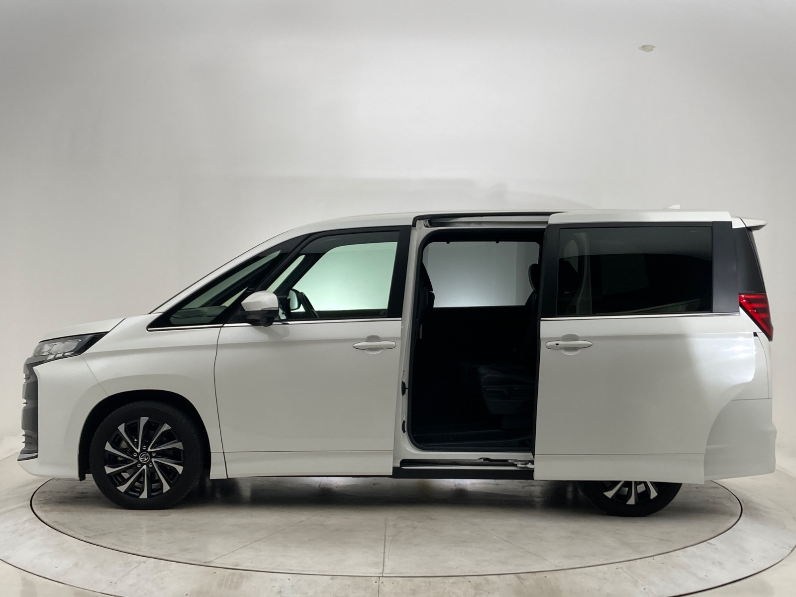 トヨタ ノア S-Z GAS 2.0L 2WD(7人乗り) ガソリン 2023年式 ホワイト