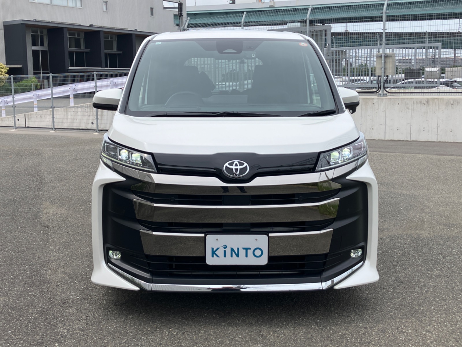 トヨタ ノア S-Z GAS 2.0L 2WD(7人乗り) ガソリン 2023年式 ホワイト