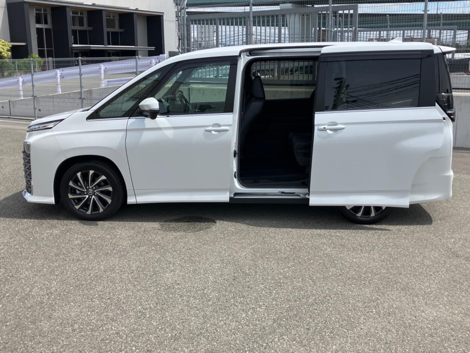 S500 ローング　‼️車検令和9年5月迄‼️ トヨタ ヴォクシー S-Z GAS 2.0L 2WD(7人乗り) ガソリン 2025年式