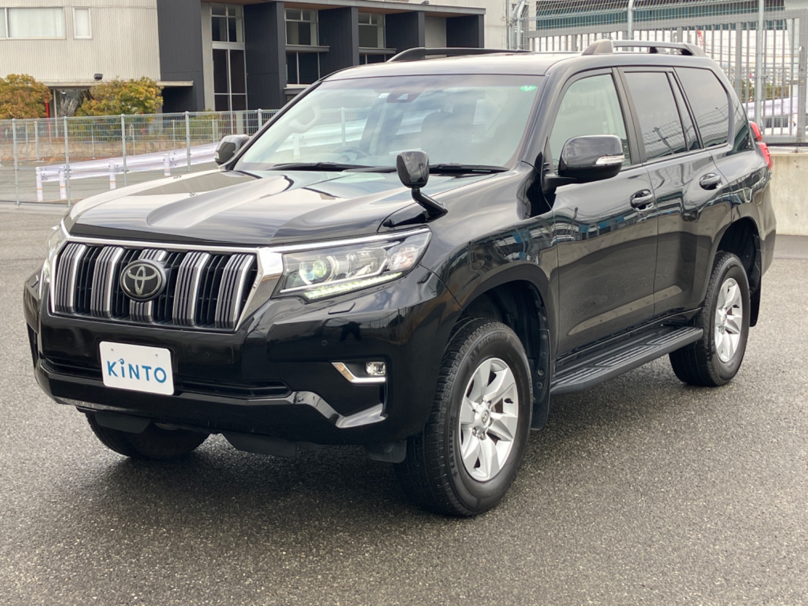 TOYOTA ランクル40 2人乗り 黒 トヨタ ランドクルーザー200 2007年式モデル 4.6 ZX 4WD AT のスペック