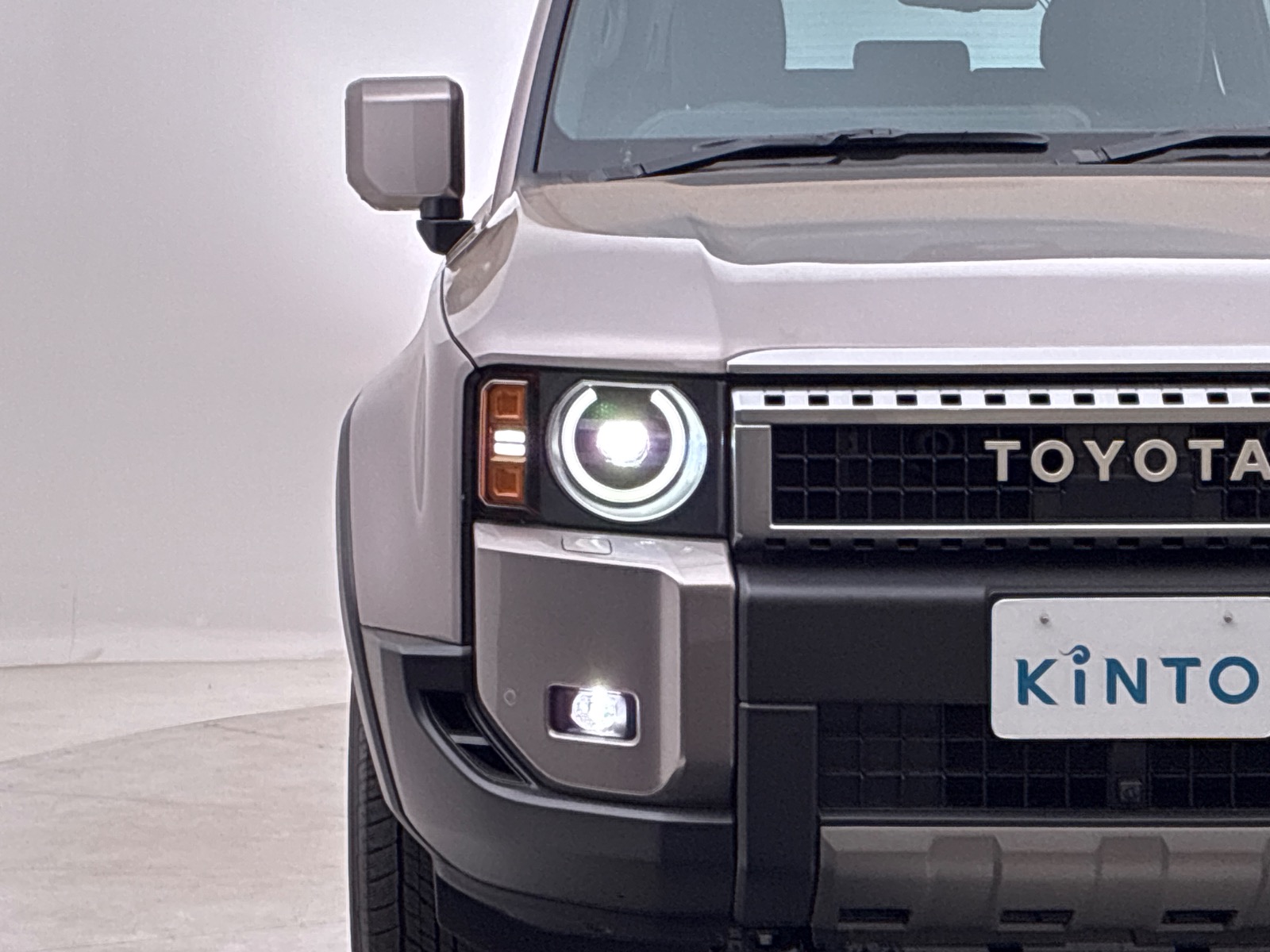 トヨタ ランドクルーザー VX GAS 2.7L 4WD(7人乗り) ※丸目型ヘッド