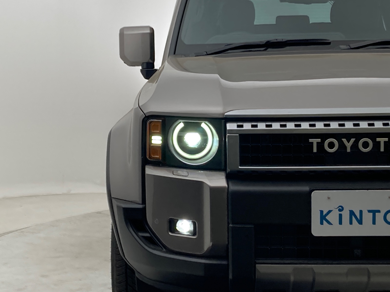 トヨタ ランドクルーザー VX GAS 2.7L 4WD(7人乗り) ※丸目型ヘッド