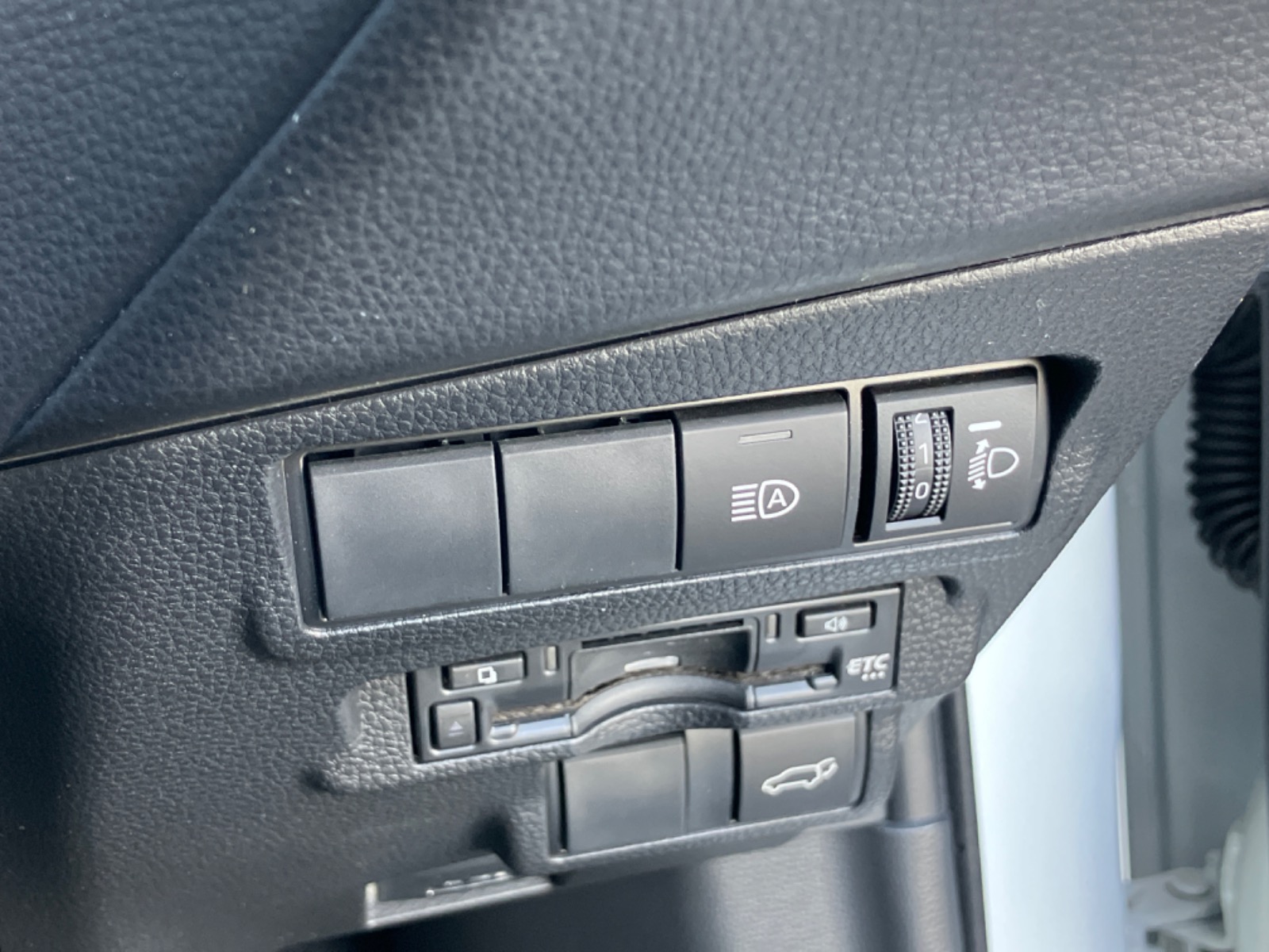 トヨタ カローラ クロス Z HEV 1.8L 2WD(5人乗り) ハイブリッド 2024年