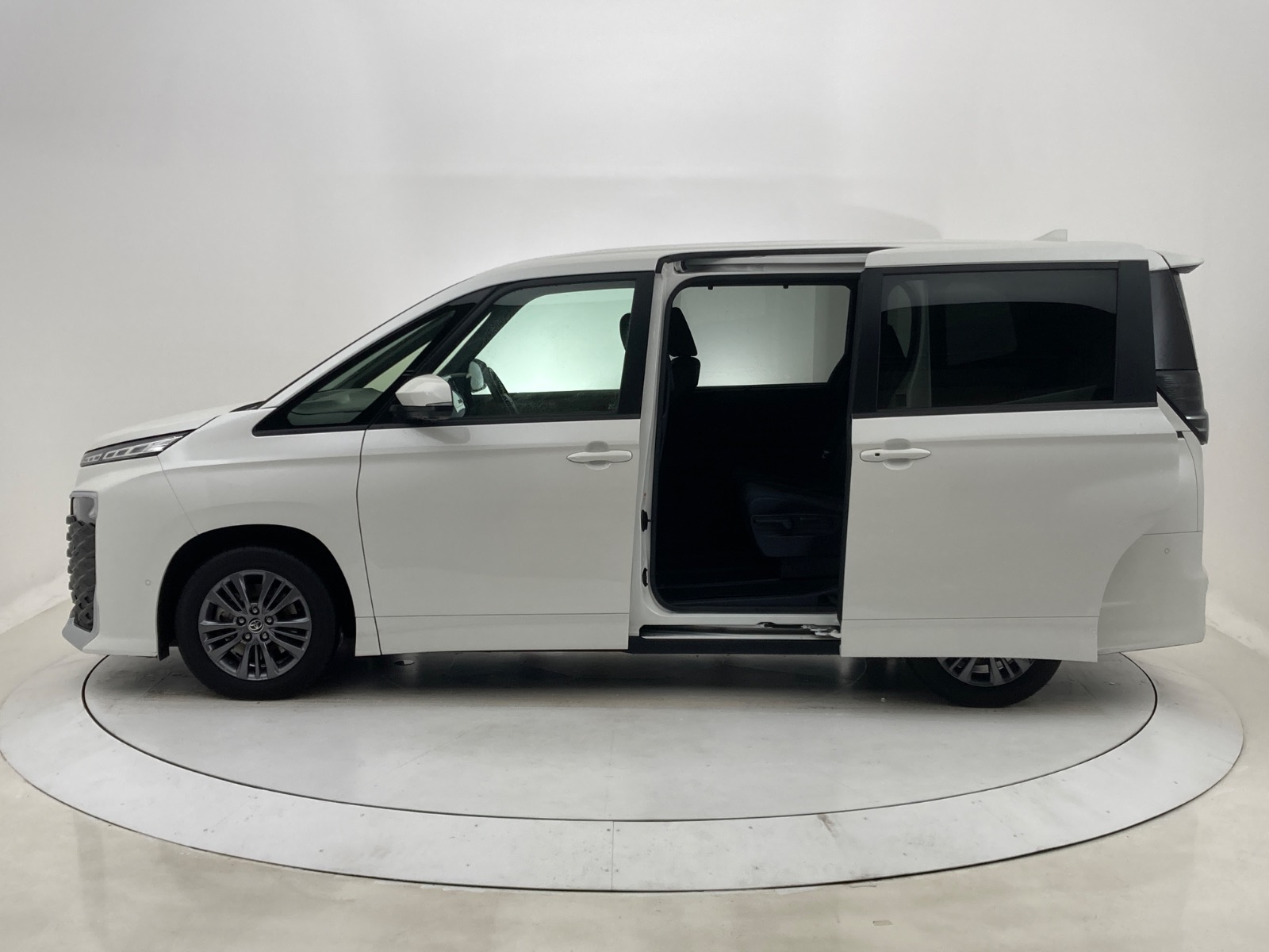 トヨタ ヴォクシー S-G HEV 1.8L 2WD(7人乗り) ハイブリッド