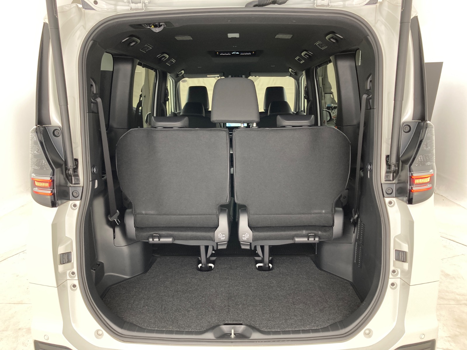 トヨタ ヴォクシー S-Z HEV 1.8L 2WD(7人乗り) ハイブリッド 2022年式