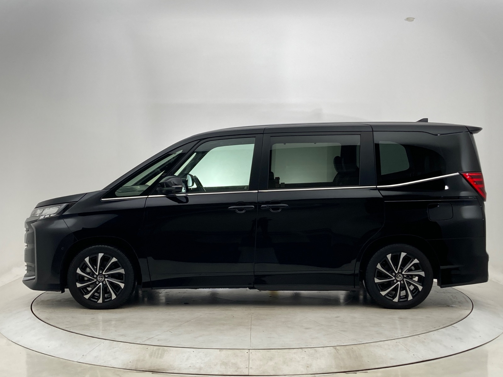 ノア出品 トヨタ ノア S-Z HEV 1.8L 2WD(7人乗り) ハイブリッド 2022年式