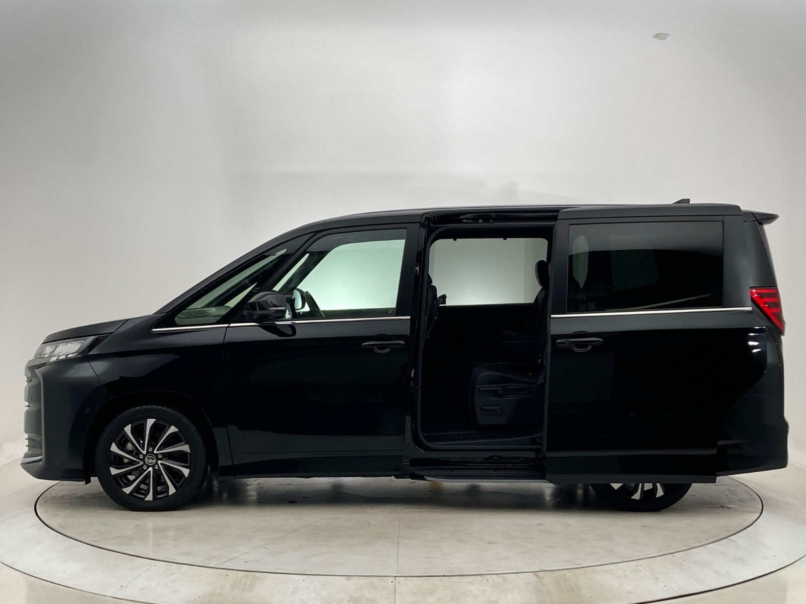 トヨタ ノア S-Z HEV 1.8L 2WD(7人乗り) ハイブリッド 2022年式