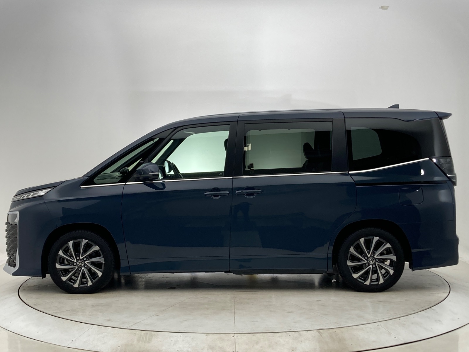 グノーブル GW 小5 開成 トヨタ ヴォクシー S-Z HEV 1.8L 2WD(7人乗り) ハイブリッド 2022年式