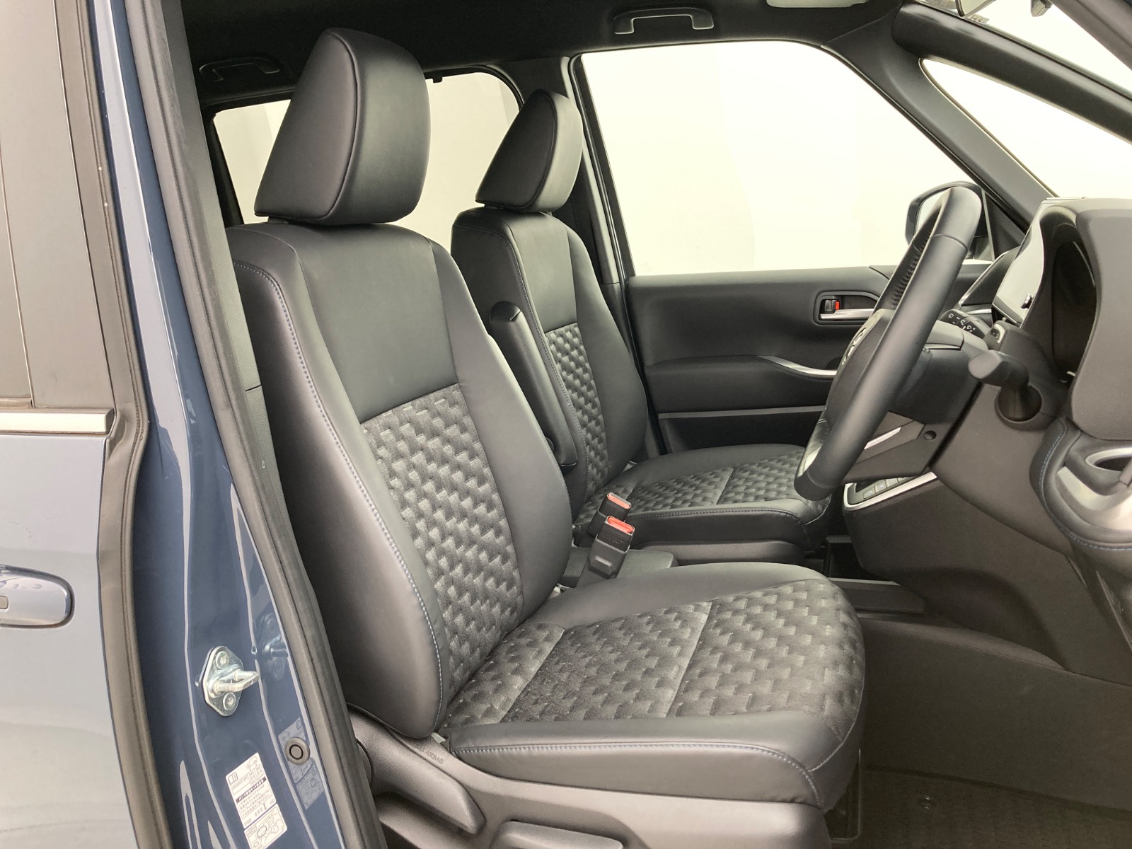 トヨタ ヴォクシー S-Z HEV 1.8L 2WD(7人乗り) ハイブリッド 2022年式