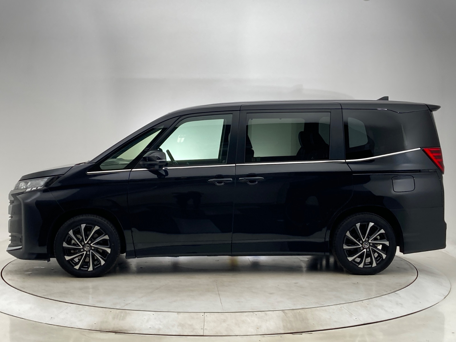 トヨタ ノア S-Z HEV 1.8L 2WD(7人乗り) ハイブリッド 2025年式