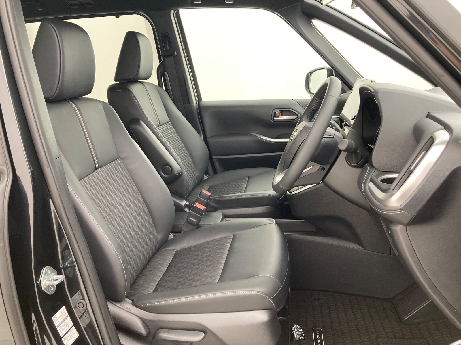 トヨタ ノア S-Z HEV 1.8L 2WD(7人乗り) ハイブリッド 2025年式