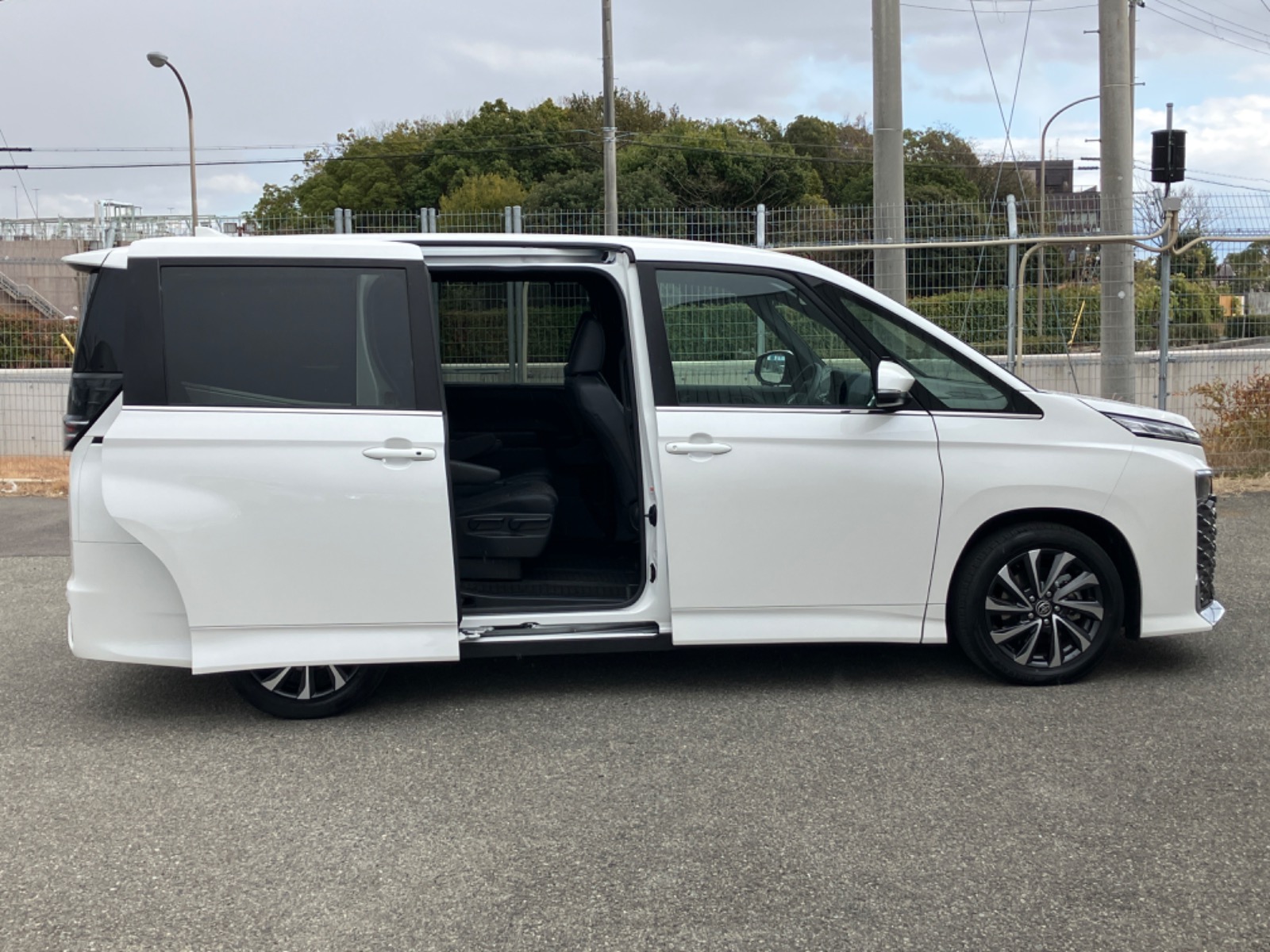 トヨタ ヴォクシー S-Z HEV 1.8L 2WD(7人乗り) ハイブリッド 2025年式