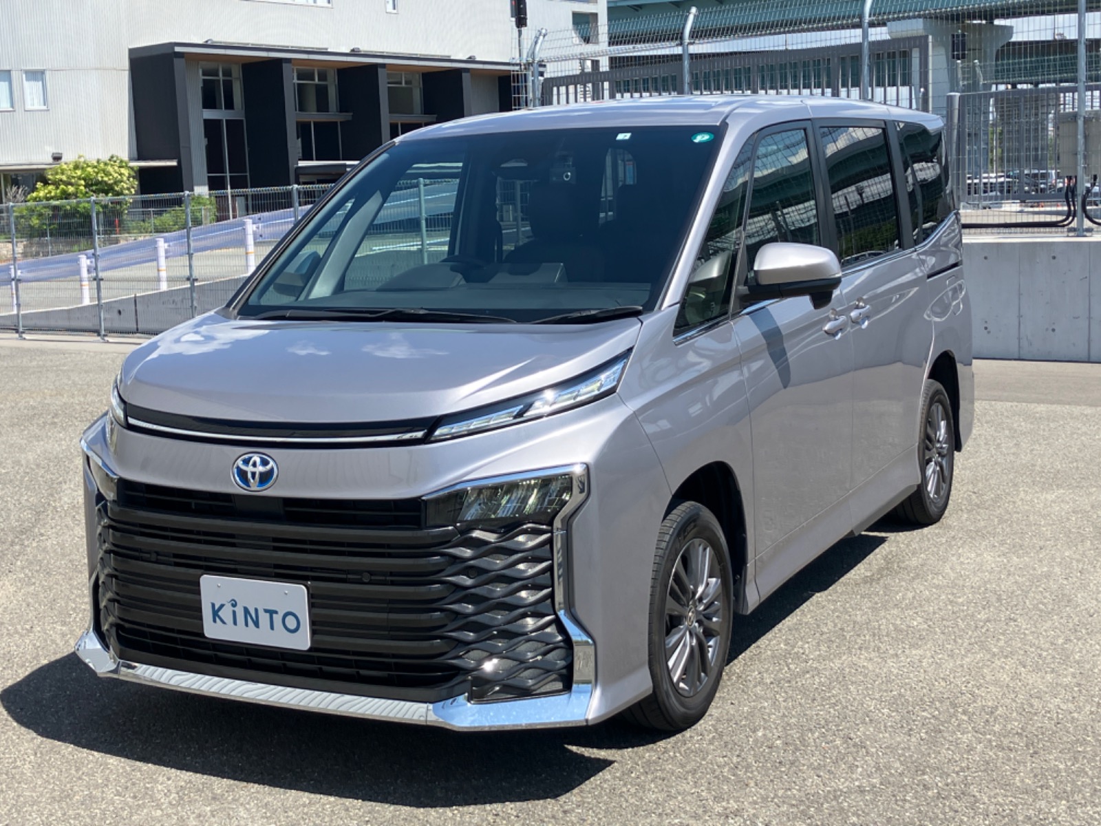 さんさん トヨタ ヴォクシー S-Z HEV 1.8L 4WD(7人乗り) ハイブリッド