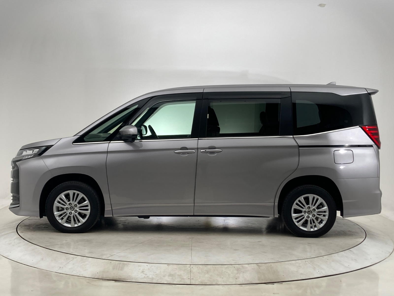 トヨタ ノア S-Z HEV 1.8L 4WD(7人乗り) ハイブリッド 2025年式 メタル